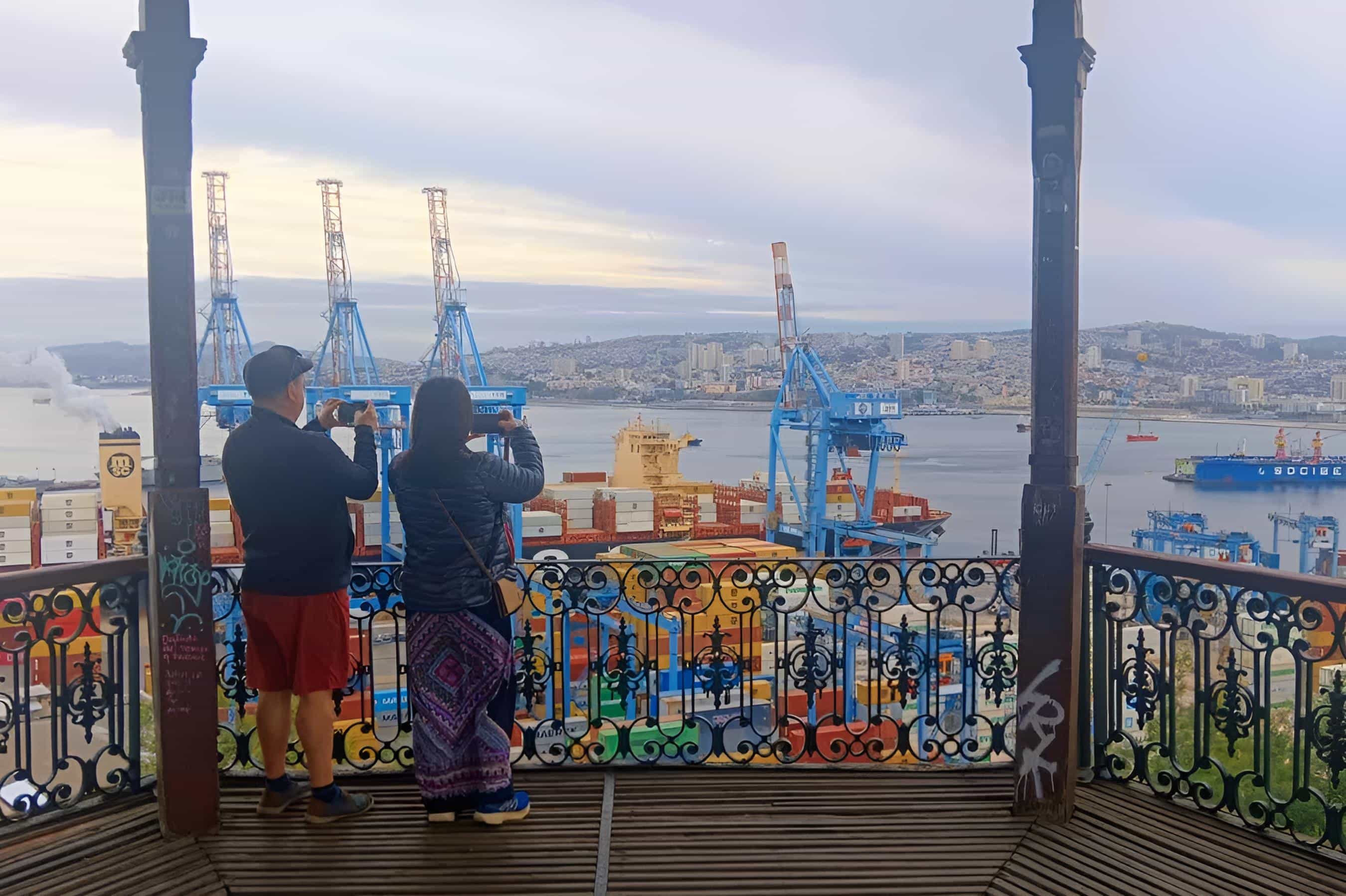 Santiago to Cruise Port via Valparaíso, Viña del Mar & Casablanca