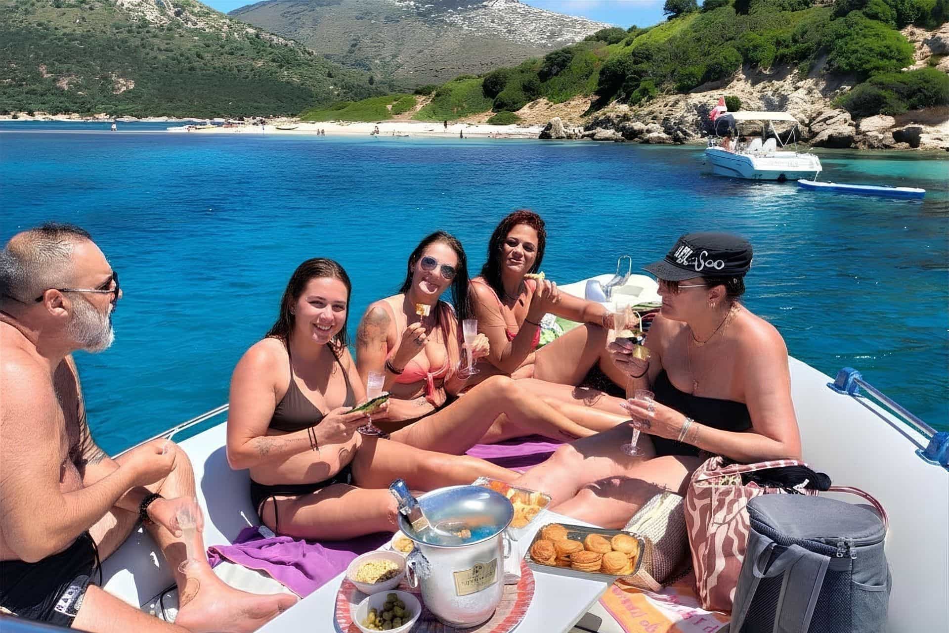 Olbia: private dinghy tour between Cala Moresca and Spiaggia del Principe from Cugnana
