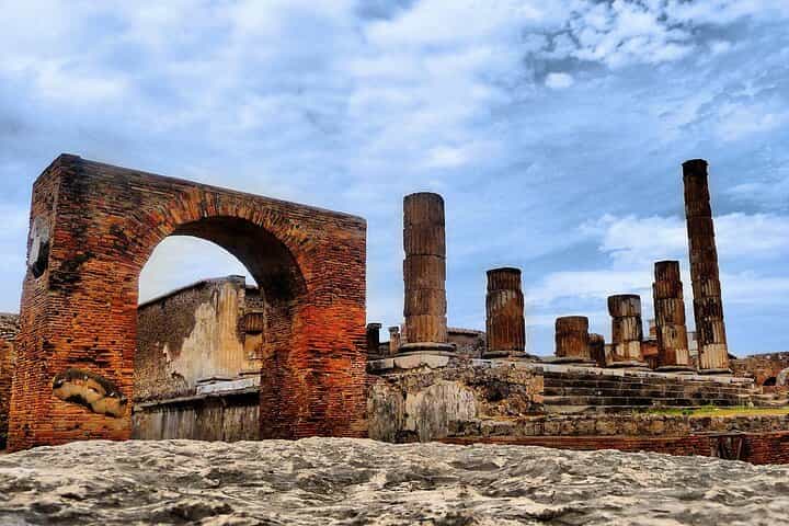 Rome Airport to Pompeii Tour with drop off Sorrento and Positano 
