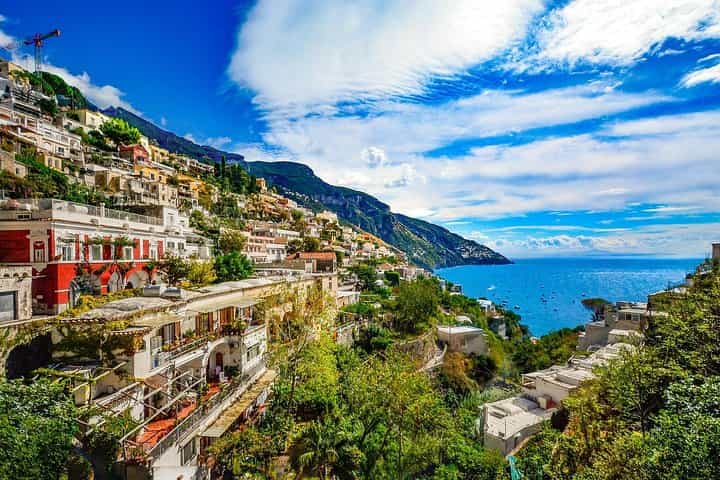 Private Transfer from Bari to Amalfi with 2 hours for sightseeing