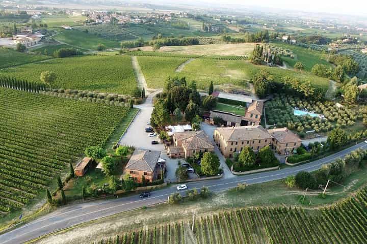 Montepulciano and Pienza: Private Wine Tour from Rome
