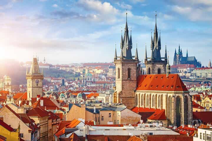Private transfer from Passau to Prague, 2h Stop, Local driver