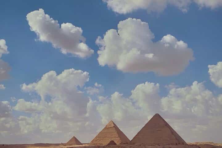 Giza pyramids and the Egyptian museum from Hurghada to Cairo