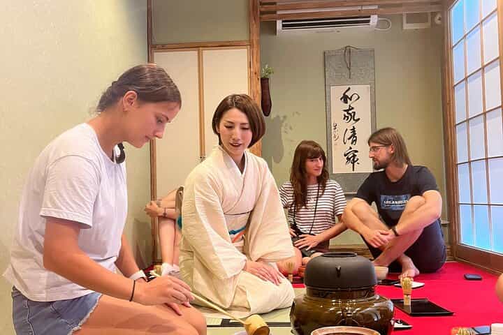 Tea Ceremony Experience in Osaka Doutonbori