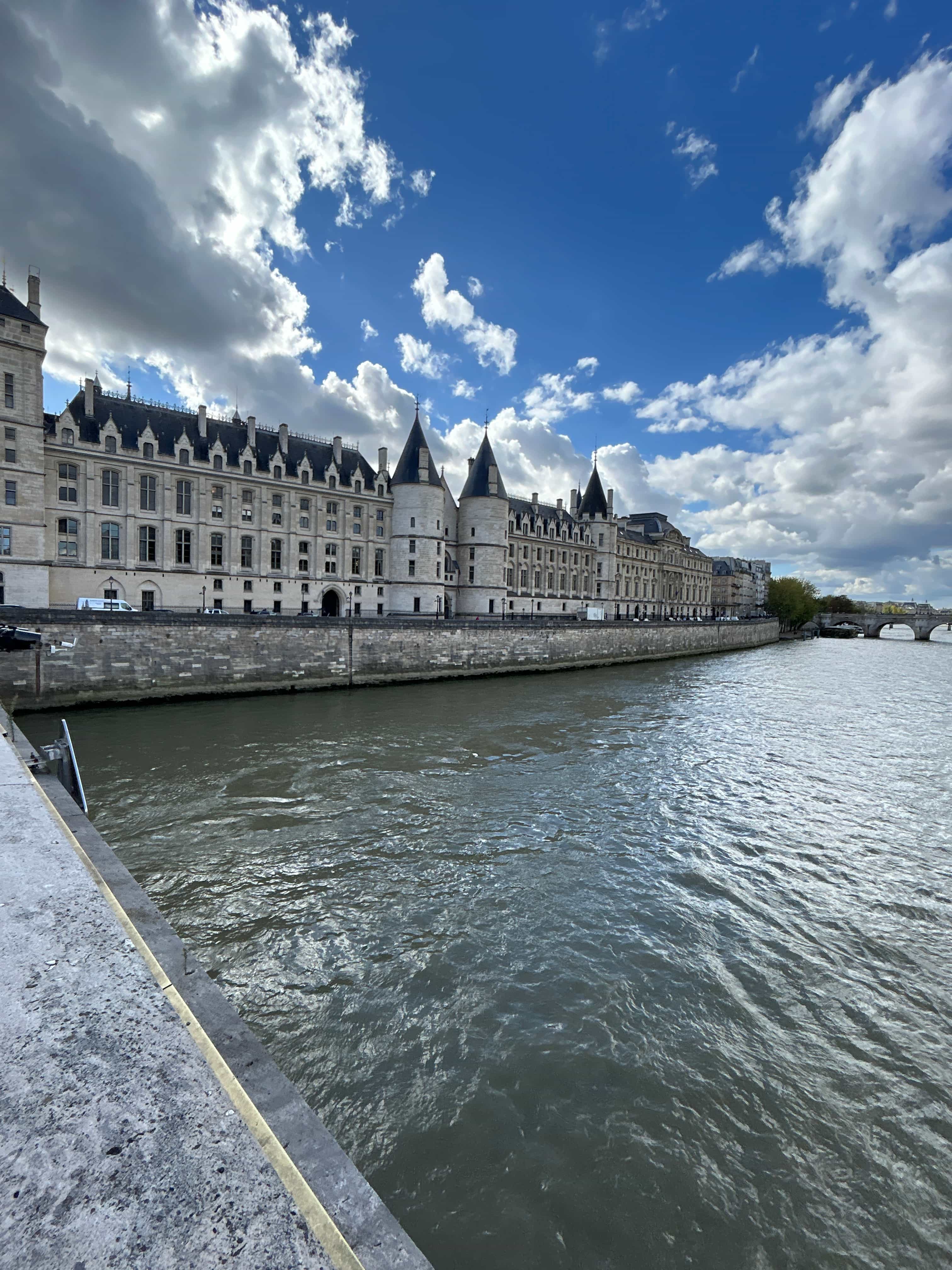 Private Guided Tour of Notre Dame Island with Cathedral Visit
