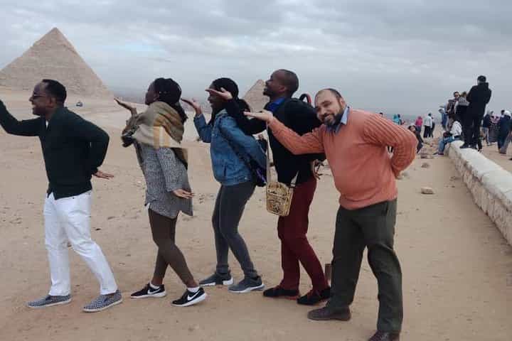 Private day to Great Pyramids,Sphinx & Egyptian Museum antique with tour guided