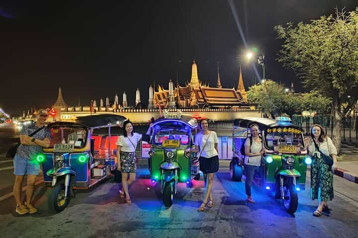 2-hour Bangkok Old City Night CHOB TUK TUK + Talat Noi Street Art
