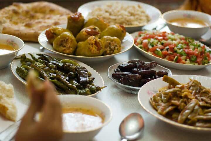 Istanbul Food and Culture Tour: Dinner at Local Family 
