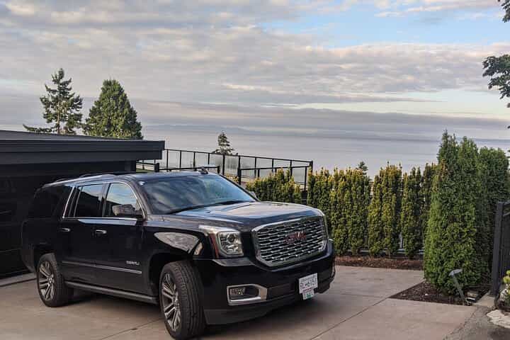 Toronto Pearson Airport (YYZ) to Hamilton - Round-Trip Private Transfer