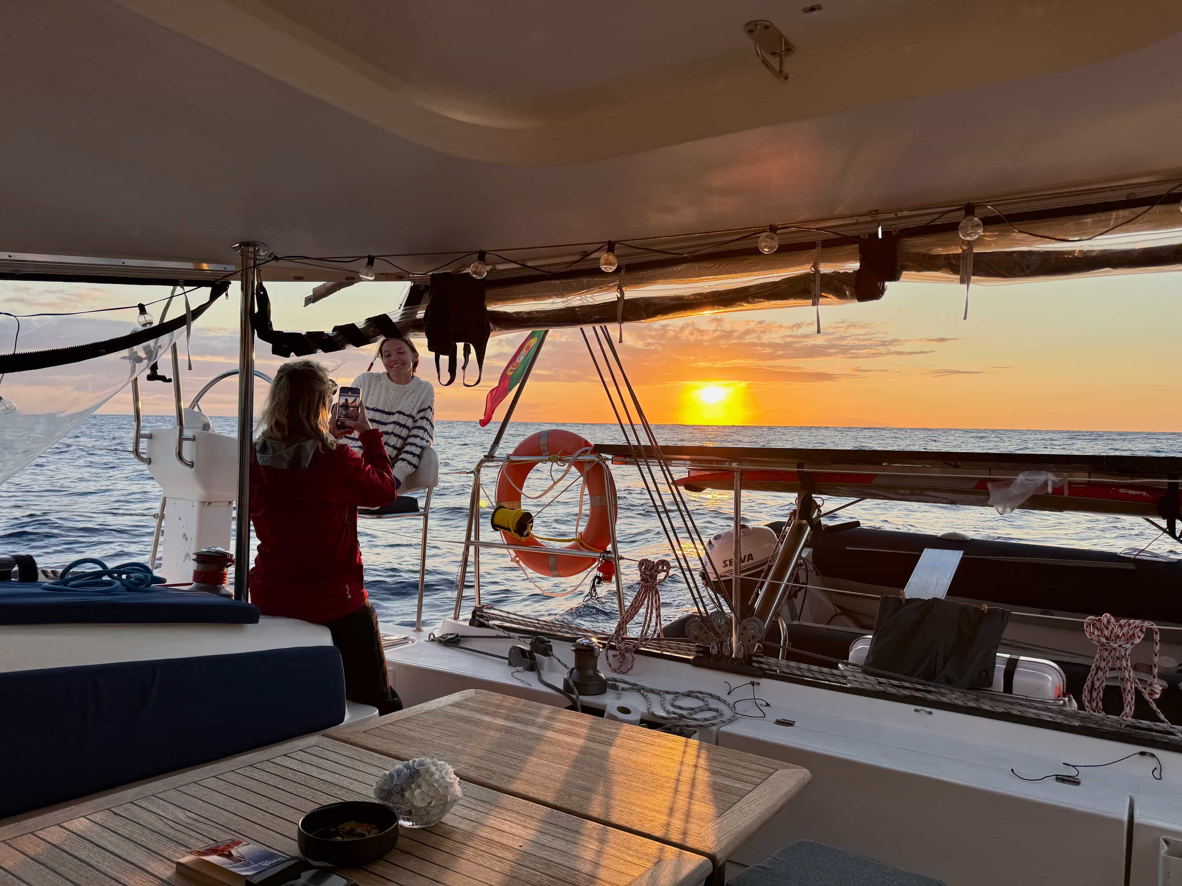 SHARED TOUR - Sunset Sailing & Cocktails