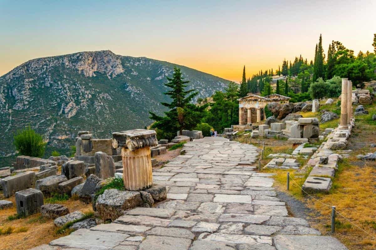 Delphi Private Full-Day Tour From Athens 
