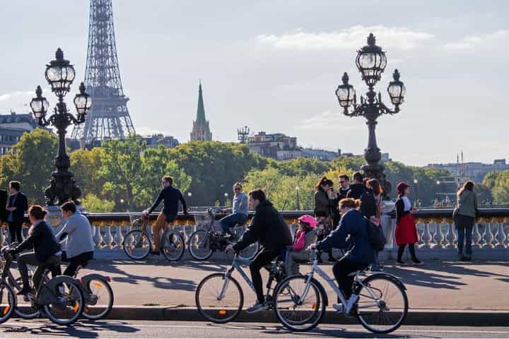 Private electric bike across the wonders of Paris 
