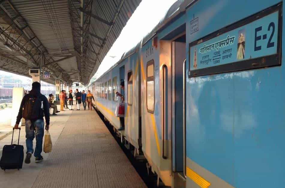 Day trip to Agra. Taj Mahal by Superfast Train 