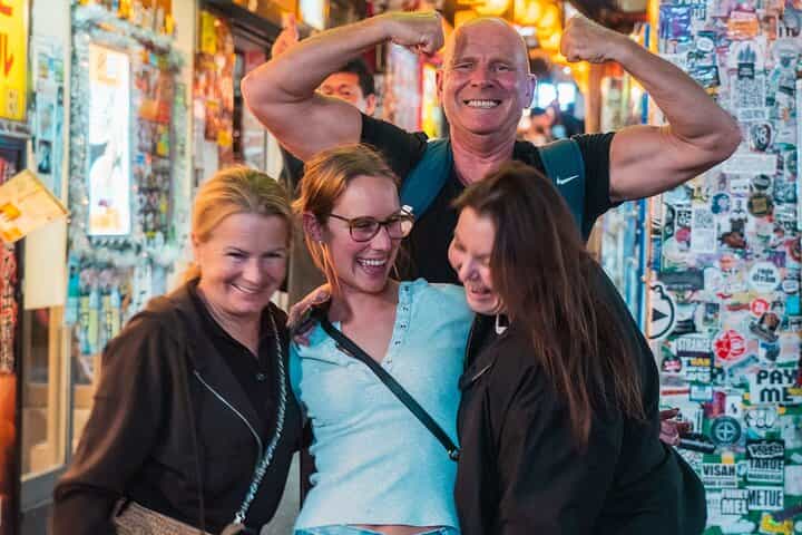 Shinjuku Bar and Izakaya Hopping with Drinks and Dinner