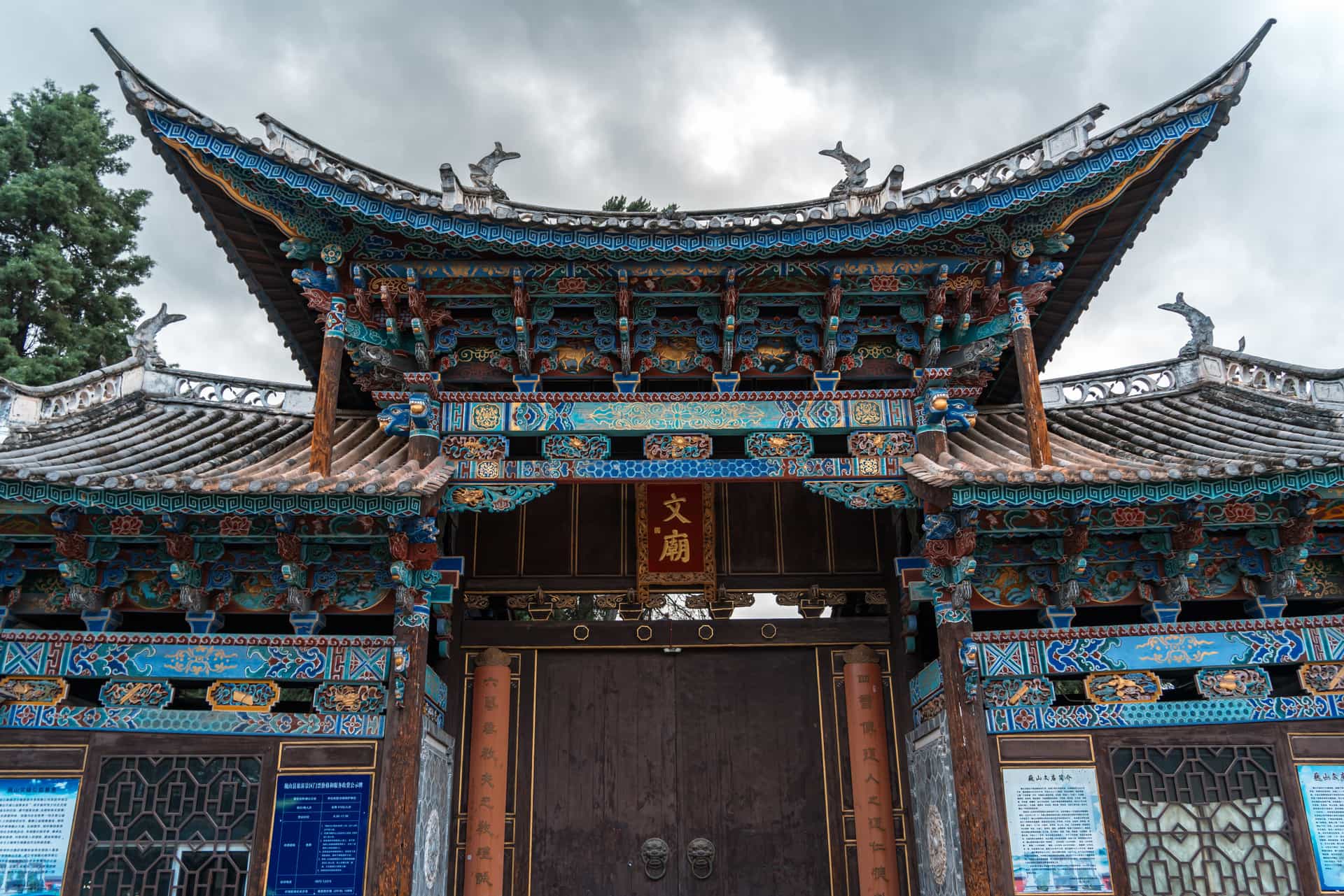 Dali: Private Tour of Weishan Ancient City 