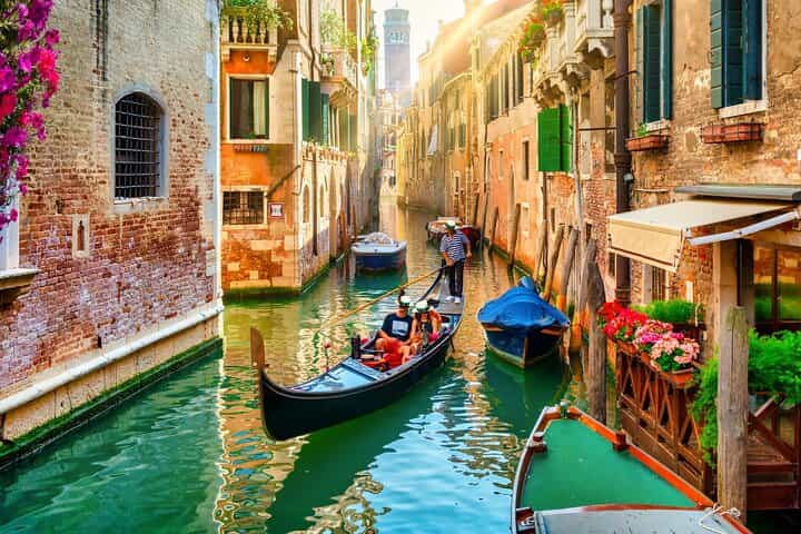 Venice Scavenger Hunt & Self-Guided Audio Walking Tour