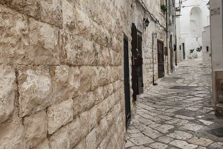 Discover Bari: Old Town, Historic Landmarks & Coastal Promenade