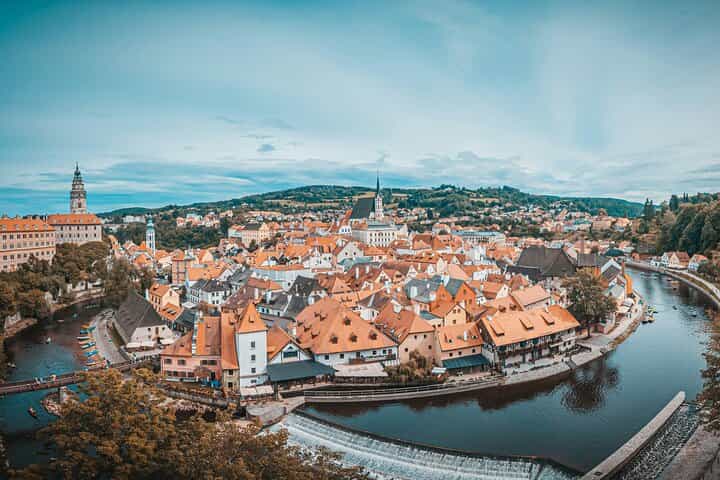 Private Scenic Transfer from Vienna to Prague with 4h of Sightseeing