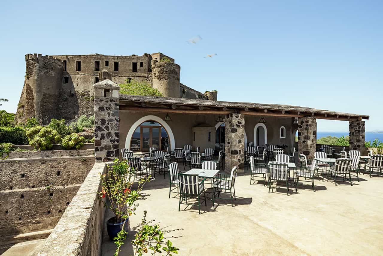 From Naples: Aragonese castle with Hydrofoil transfer