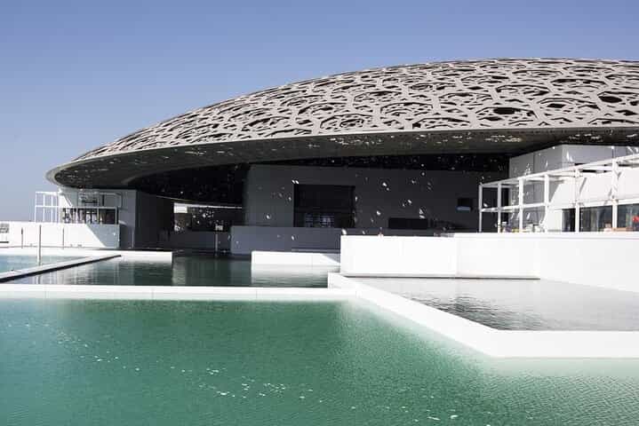 Private Guided Tour in Abu Dhabi with Louvre Museum Ticket
