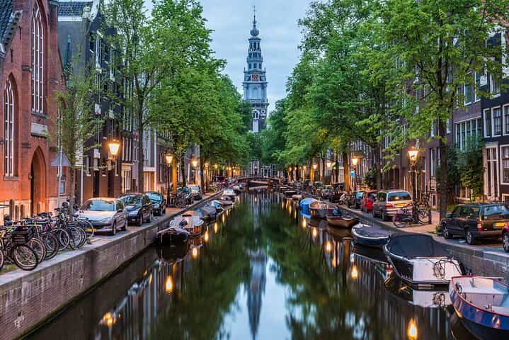 Private transfer: Rotterdam to Amsterdam, 2h Stop in The Hague