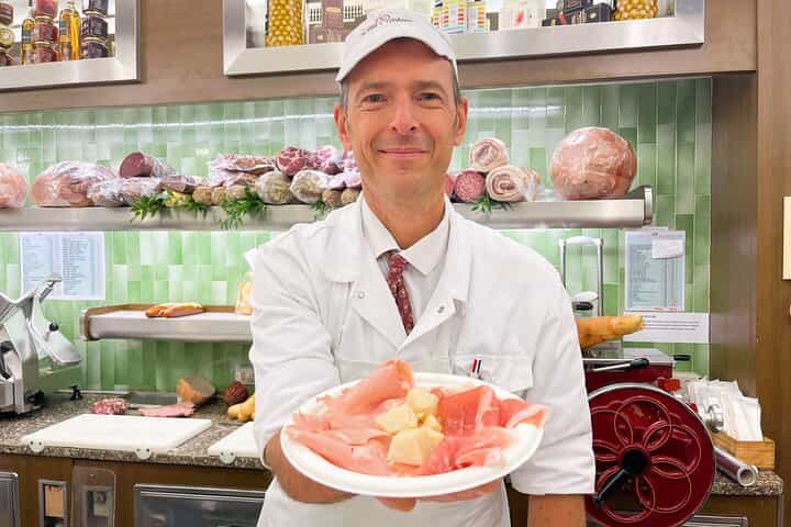 Milan Food Tasting Tour in Hidden Gems for Small Groups"