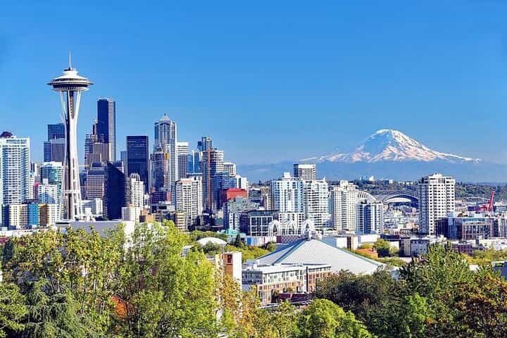 Small group Tour in Mt Rainier with air-conditioned Van Transfer