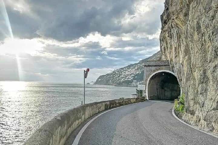 Private Deluxe Tour: Amalfi and Pompeii – Custom Pickup