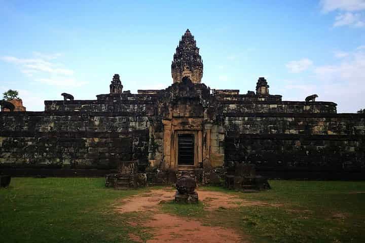 Private tour to Bakong Temple and Sunset at Tonle Sap Lake