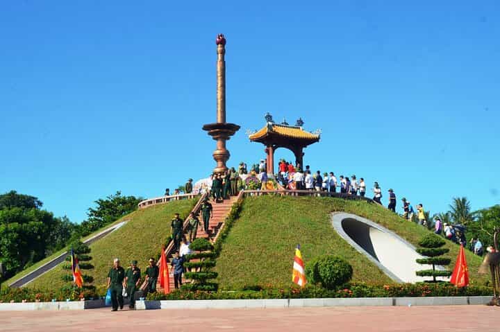 Quang Tri and Hue Guide Tour From Quang Binh