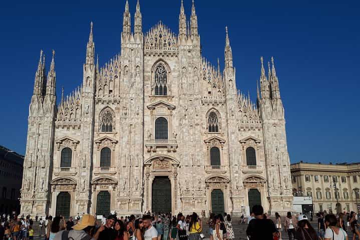 The jewels of the North Italy 3 days tour. Departure from Milan