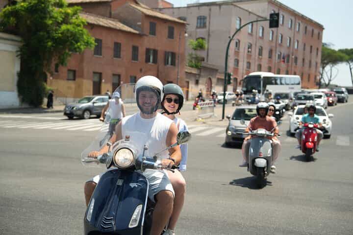 Rome’s Highest Hills Skyline Vespa Tour with Driver and Photo