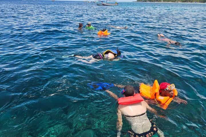 Roatán Snorkeling Adventure and Boat Tour