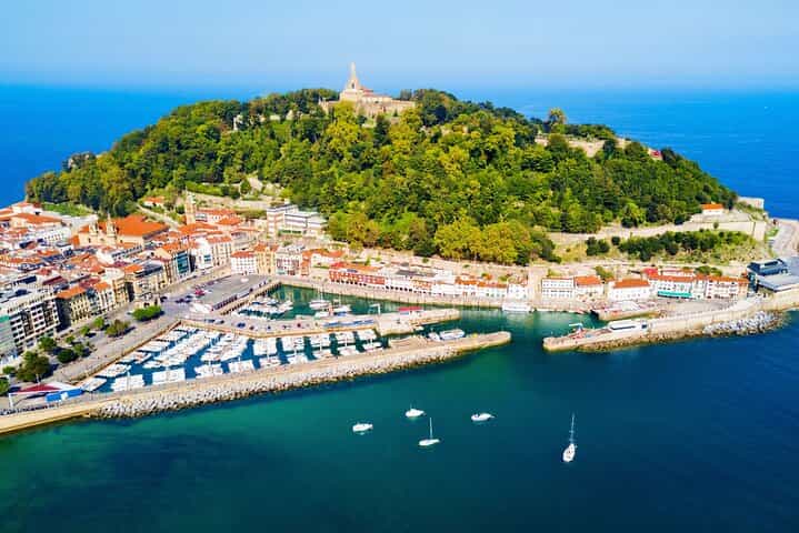 Hello San Sebastian: Private 2-Hour City Walk with Local Guide