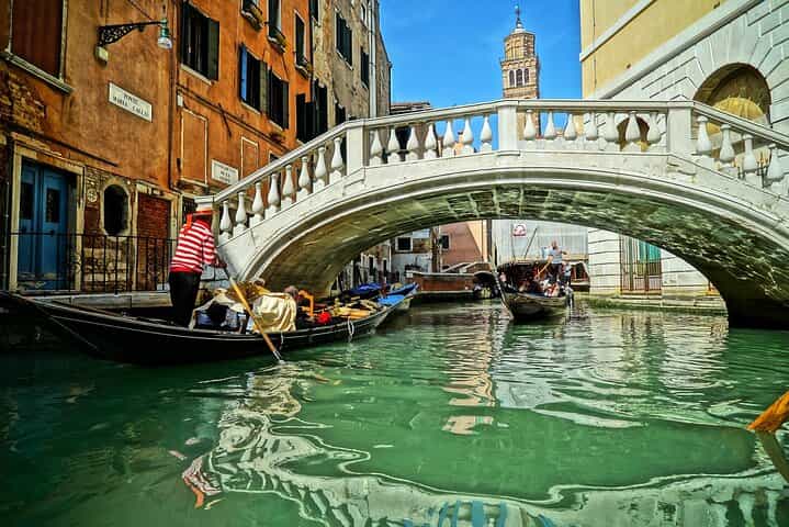 Private Transfer From Trieste to Venice with a 2 Hour Stop