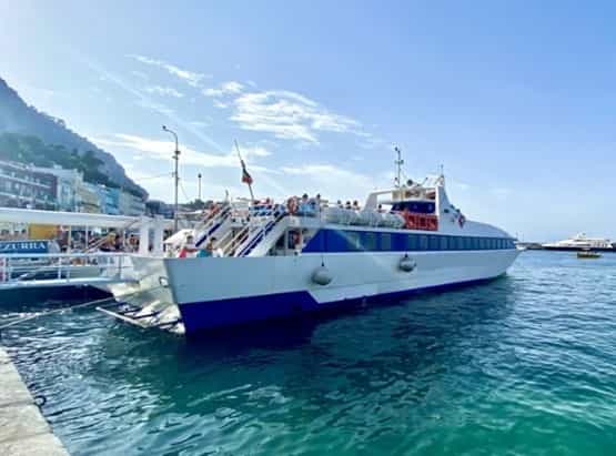 Ischia: Boat tour of the Island + stop in Sant'Angelo + Transfer from/to the hotel
