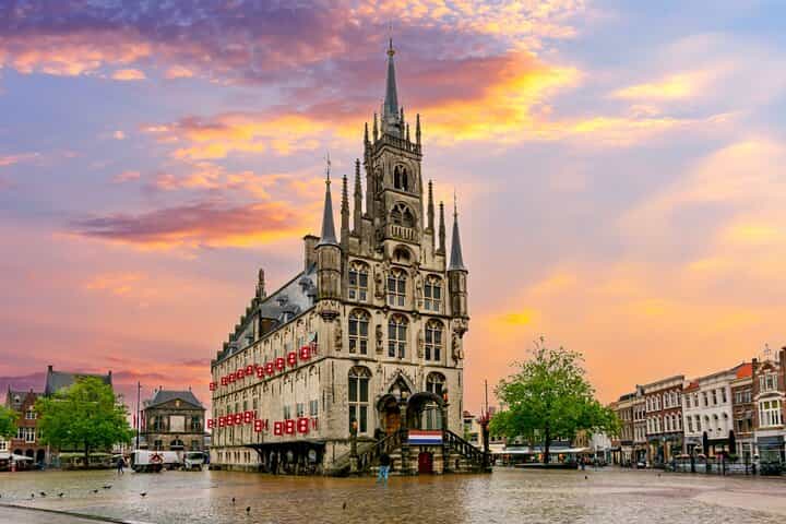 Private transfer from Rotterdam to Amsterdam, 2h Stop in Gouda