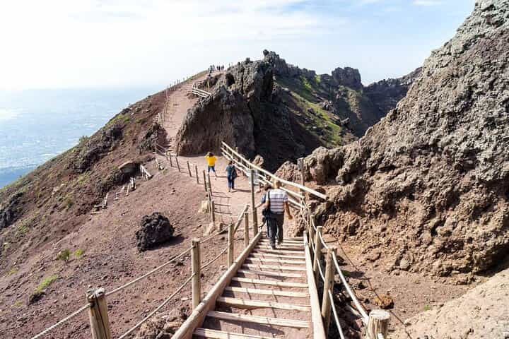 Pompeii & Mount Vesuvius Tour with Guided Visit, Tickets & Lunch