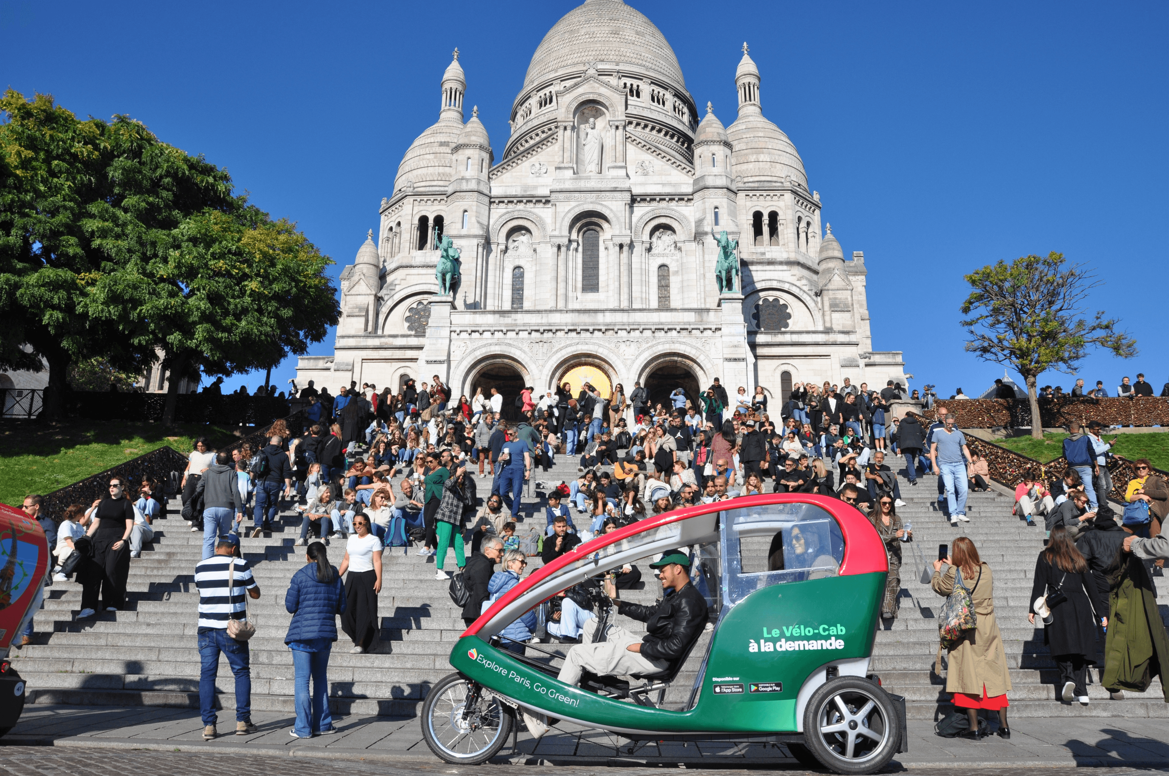 Paris : Valentine's day romantic tour in rickshaw bike