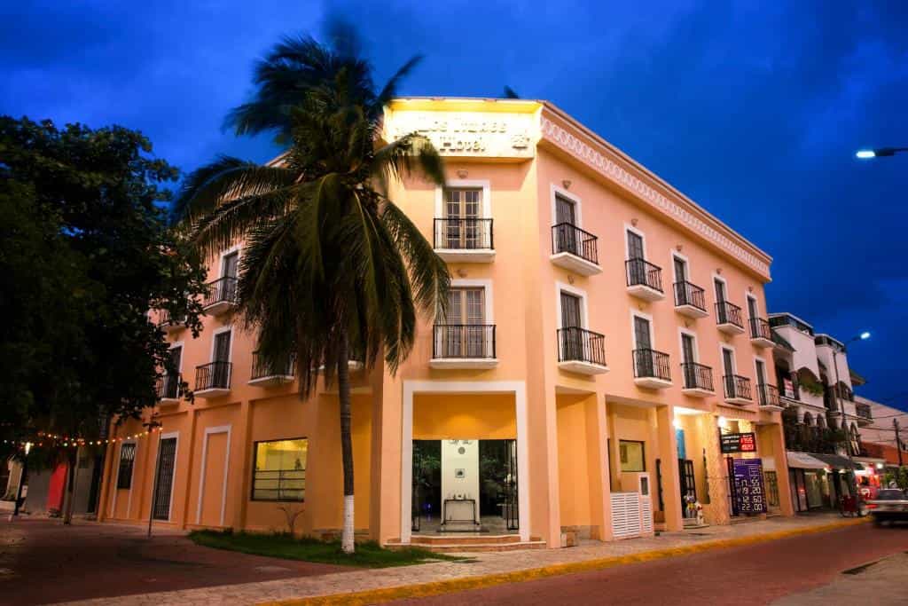 Private Shuttle from Cancun Airport to Hotel Los Itzaes by 5th av, Playa del Carmen
