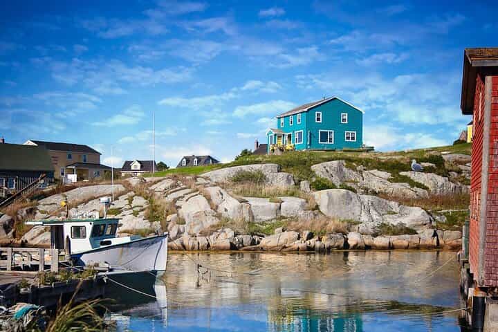 Private Peggy's Cove Lighthouse Tour from Halifax