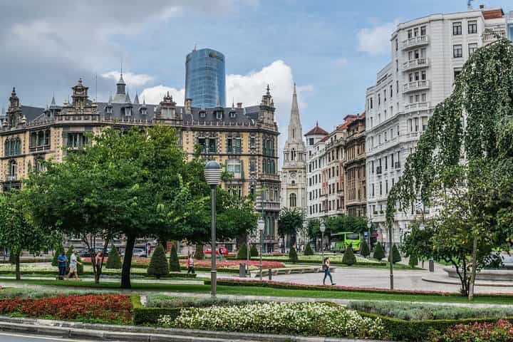 Bilbao Architecture & Culture: Guggenheim, Old Town & Market