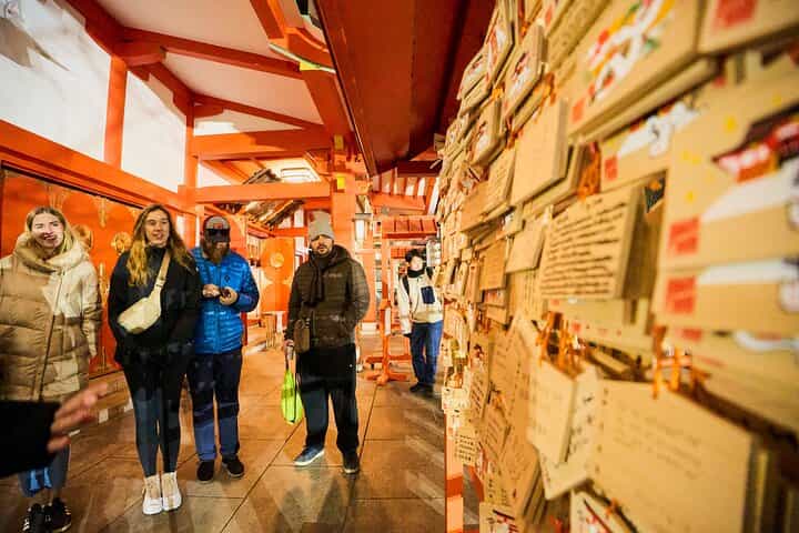 Tokyo: Shinjuku Historical Walking Tour & Secret Backstreets