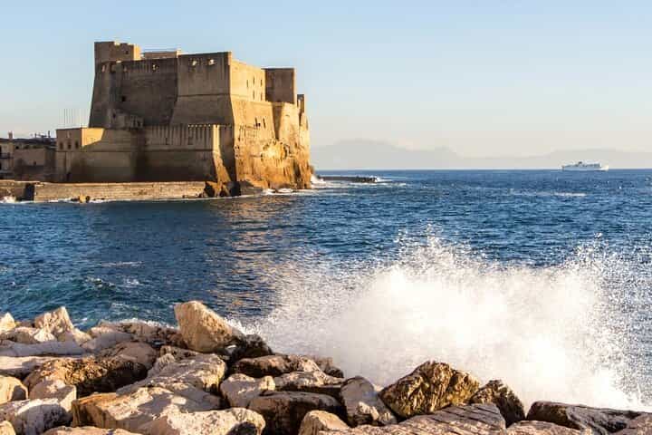 Pompeii and Naples Day Tour with Authentic Pizza Lunch