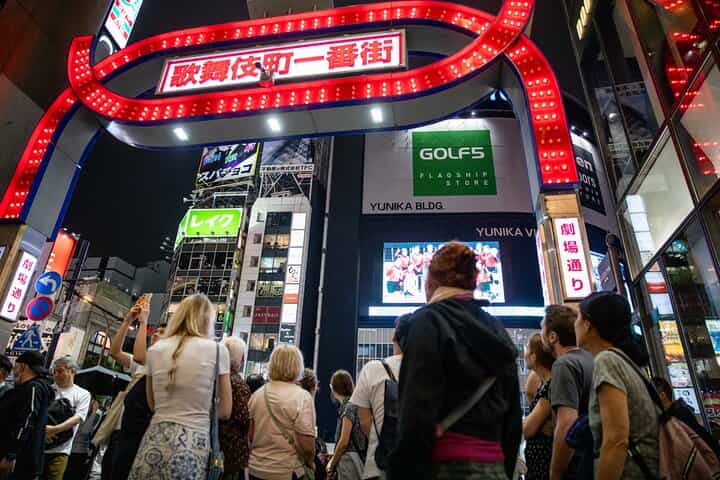 Night Walking Tour in Shinjuku