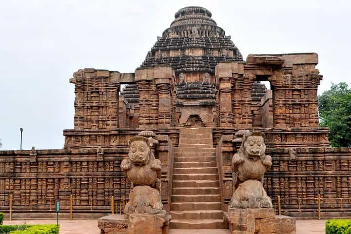 Full Day Trip to Konark Temple and Chilka Lake from Bhubaneswar