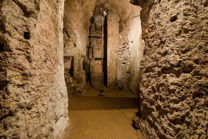 Naples Walking Tour and Underground Ruins