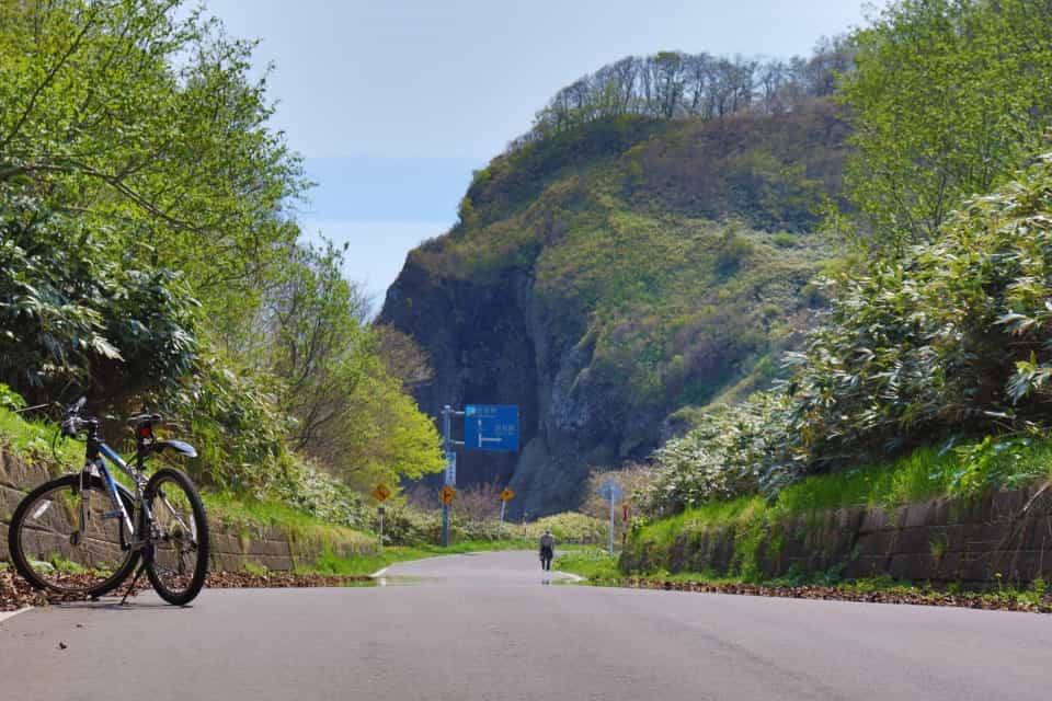 Cape Chikyu Cliff Ride – A Guided Scenic E-Bike Cycling Tour Over Muroran’s Coastline 