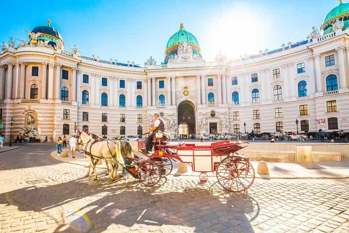 Private transfer from Salzburg to Vienna with 4h of Sightseeing