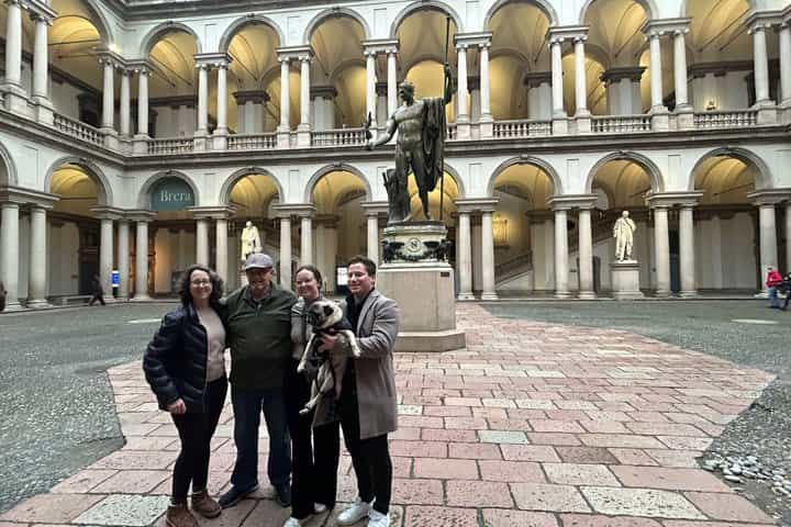 Milan: Private Walking Tour with Duomo, Castle and Gelato